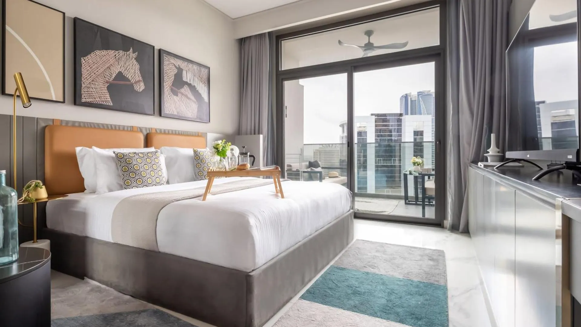 Frank Porter - Mag 318 Dubai Apartment