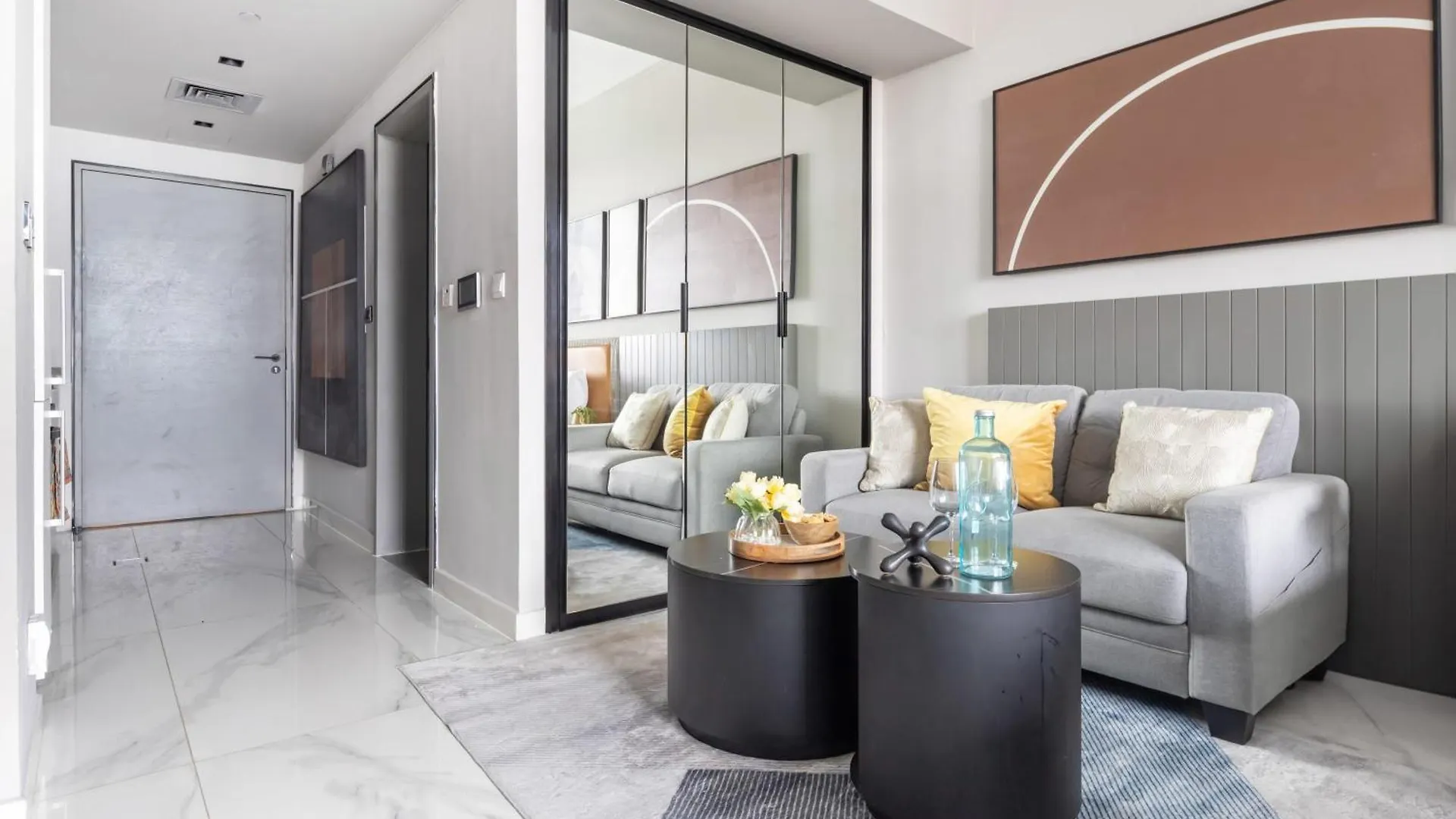 Frank Porter - Mag 318 Dubai Apartment